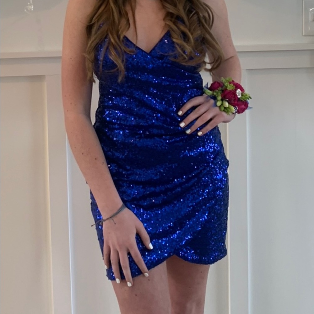 Homecoming/tight blue sequin dress